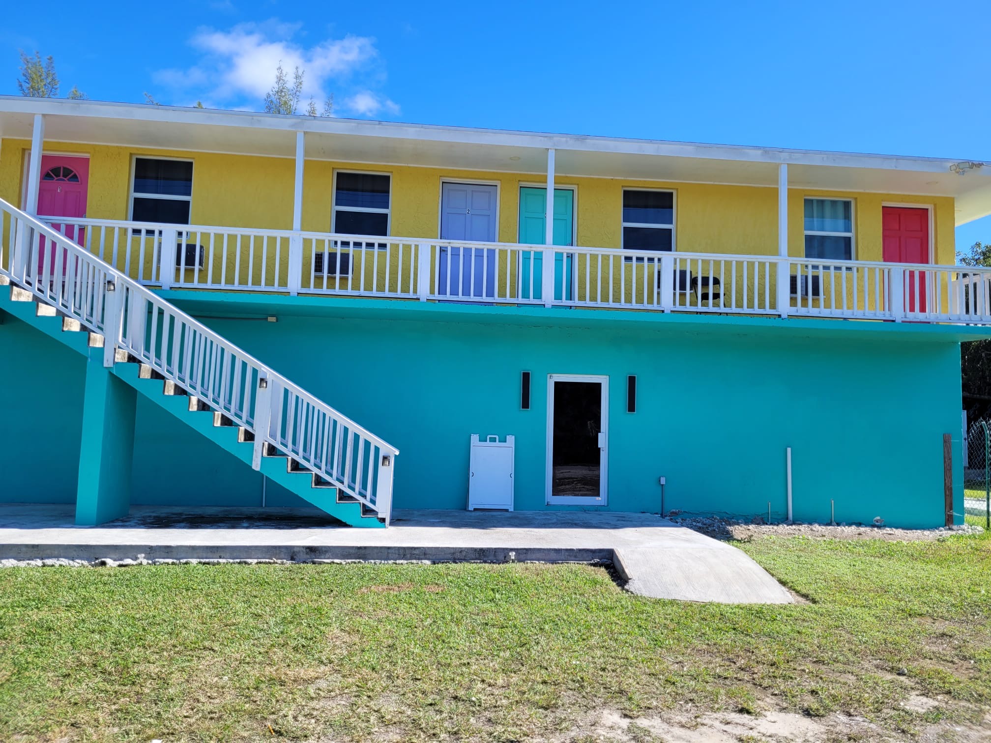 Crossing Rocks interior bar